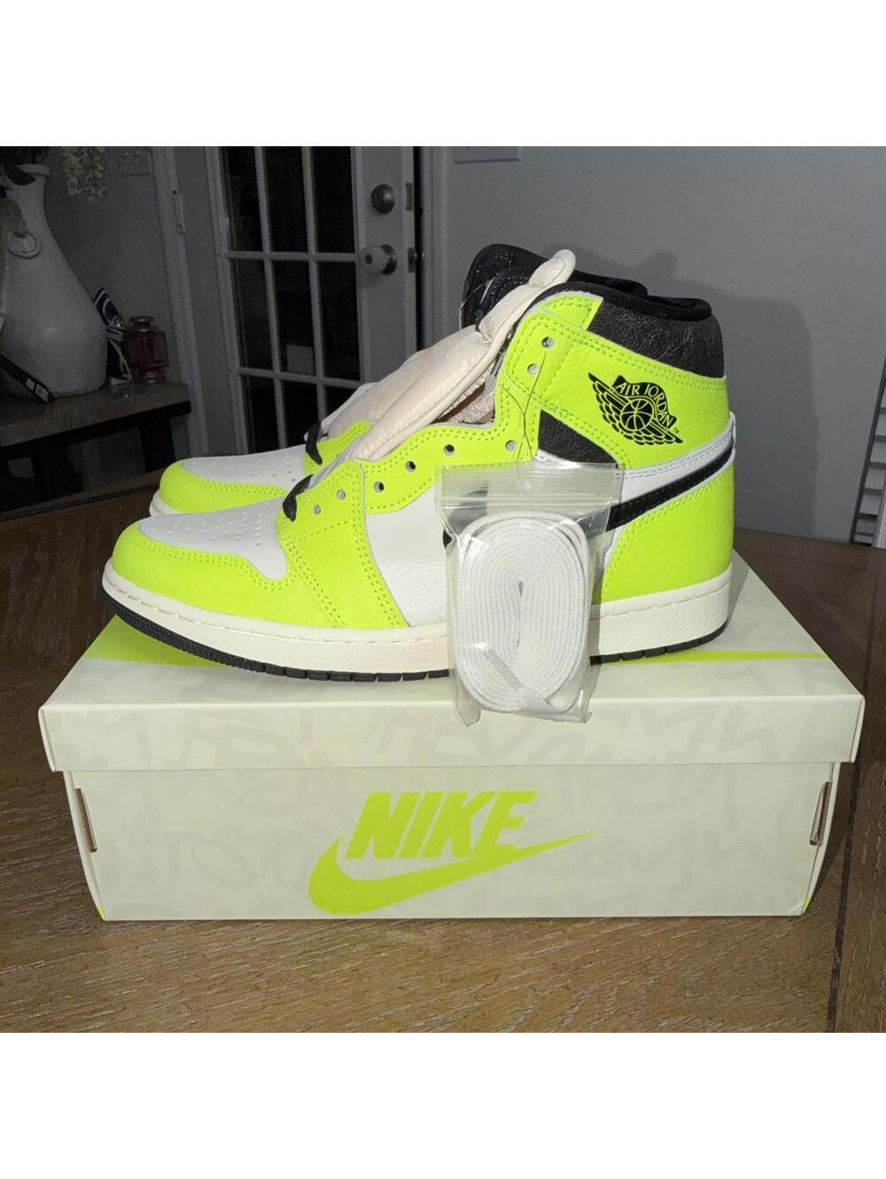 *NEW* Nike Air Jordan1 High OG Volt Visionaire 555088-702 sz 9 New W/box & Tags